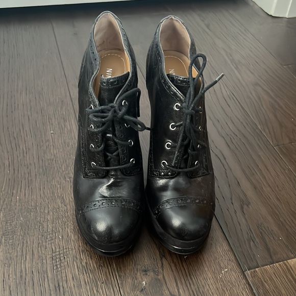 Nine West Oxford bootie size 7.5 - Picture 3 of 4